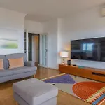 Royal 3bdr With Balcony & River View By Lovelystay Appartamento
