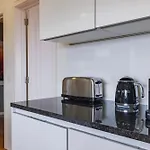 Royal 3bdr With Balcony & River View By Lovelystay Διαμέρισμα *