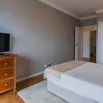 Royal 3bdr With Balcony & River View By Lovelystay Lisbona