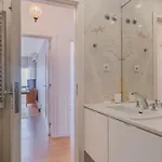 Royal 3bdr With Balcony & River View By Lovelystay Appartamento