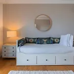 Royal 3bdr With Balcony & River View By Lovelystay Διαμέρισμα *