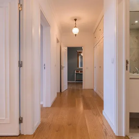 Royal 3bdr With Balcony & River View By Lovelystay Apartamento