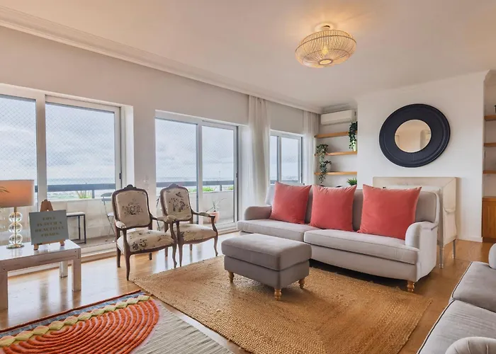 Daire Royal 3bdr With Balcony & River View By Lovelystay *