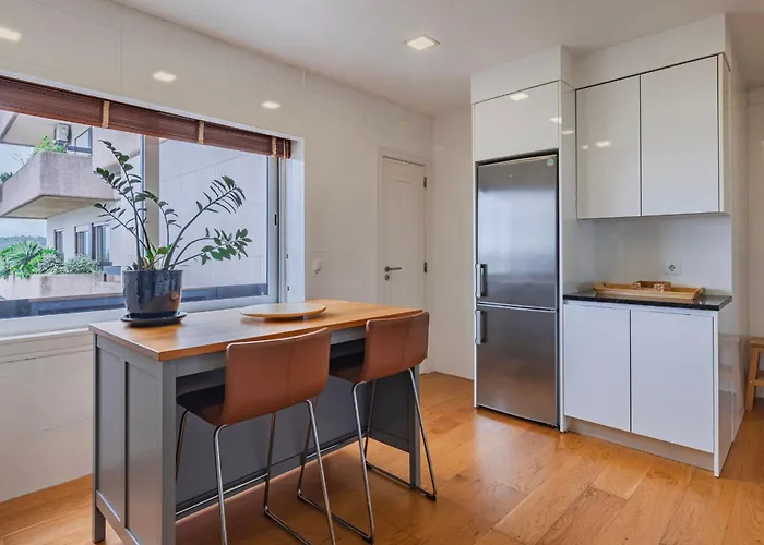 Royal 3bdr With Balcony & River View By Lovelystay Apartment *