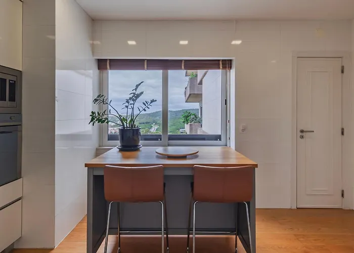 Royal 3bdr With Balcony & River View By Lovelystay Apartment *