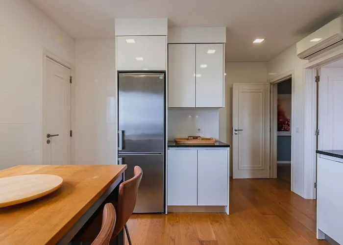 Daire Royal 3bdr With Balcony & River View By Lovelystay *