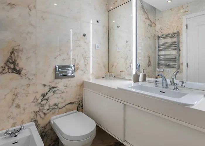 Daire Royal 3bdr With Balcony & River View By Lovelystay *