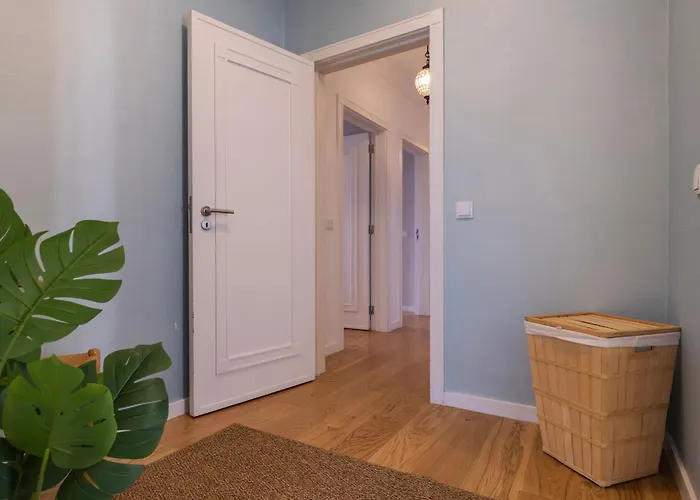 Royal 3bdr With Balcony & River View By Lovelystay Daire *