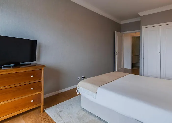 Royal 3bdr With Balcony & River View By Lovelystay Lissabon