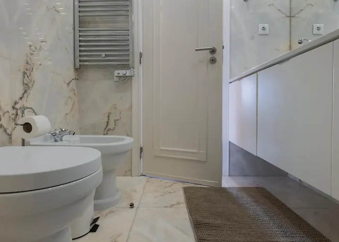 Apartment Royal 3bdr With Balcony & River View By Lovelystay *