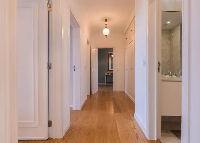 Royal 3bdr With Balcony & River View By Lovelystay Apartamento