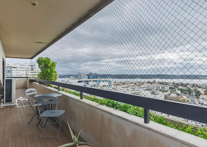 Royal 3bdr With Balcony & River View By Lovelystay * Lissabon
