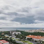 Royal 3bdr With Balcony & River View By Lovelystay Apartman