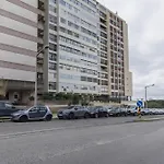 Royal 3bdr With Balcony & River View By Lovelystay * Lizbona