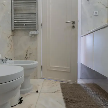 Apartament Royal 3bdr With Balcony & River View By Lovelystay *