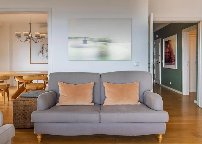 Royal 3bdr With Balcony & River View By Lovelystay Apartament